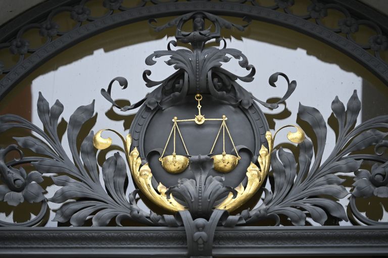 sodišče, pravosodje