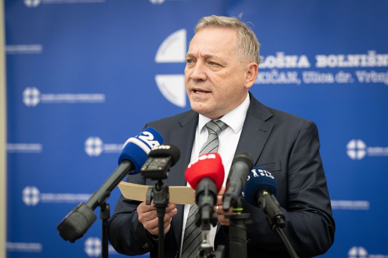 vlada, obisk-vlade, sbms, splosna-bolnisnica-murska-sobota