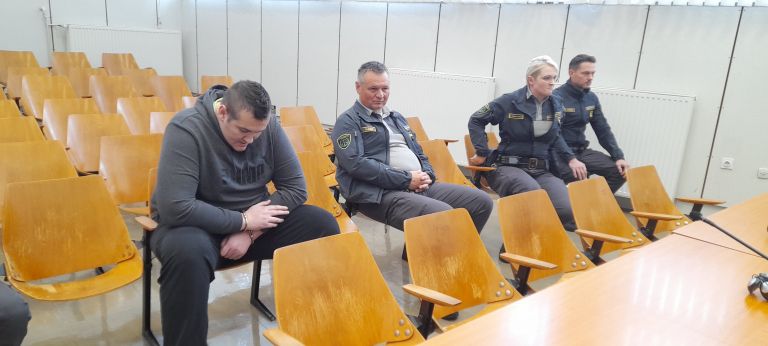 Obtoženi Tilen Novak skrajno levo.