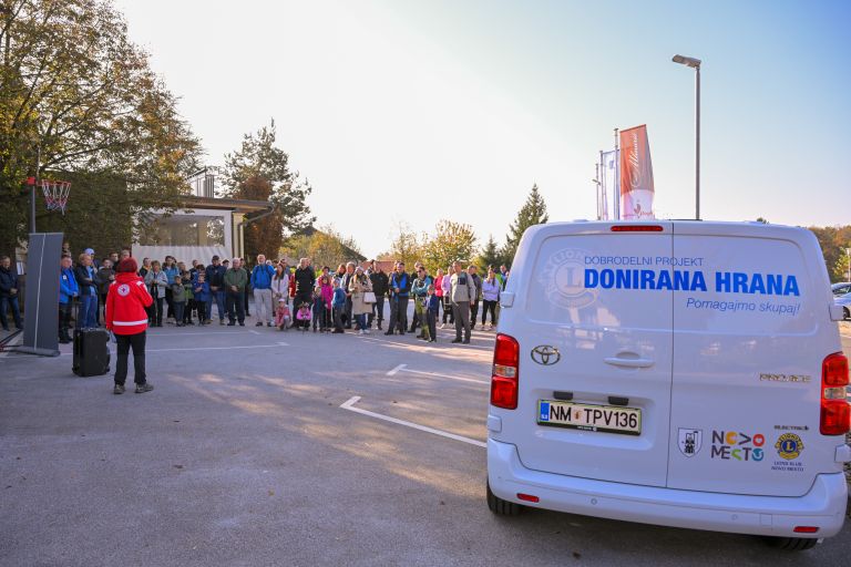 lions-klub-novo-mesto, donirana-hrana, rdeci-kriz-novo-mesto