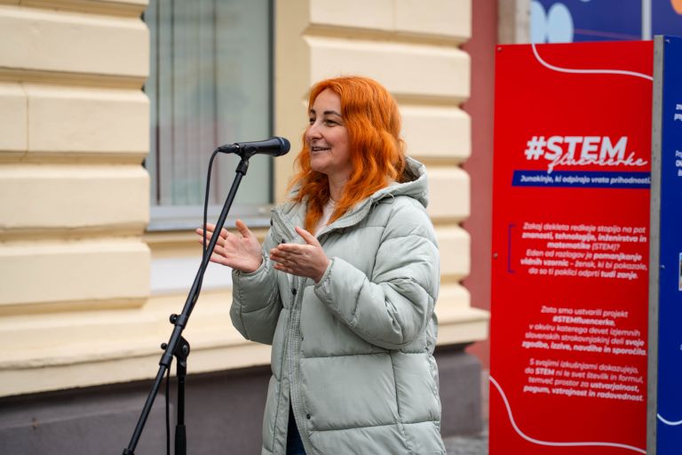 stemfluencerke, razstava, slovenska-ulica