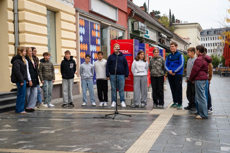 stemfluencerke, razstava, slovenska-ulica