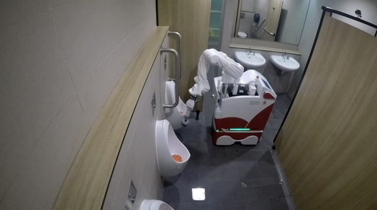 delo umetna inteligenca robot.jpg