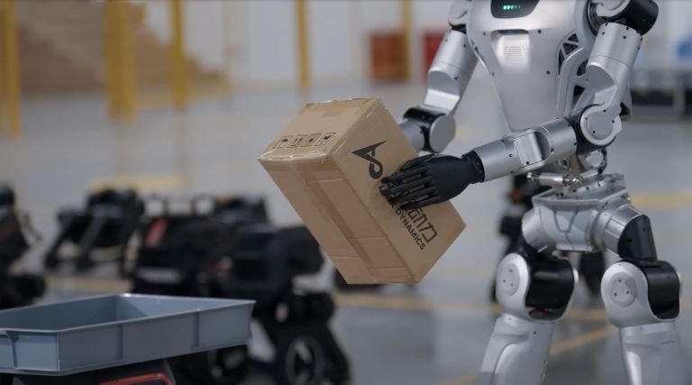 delo umetna inteligenca robot.jpg