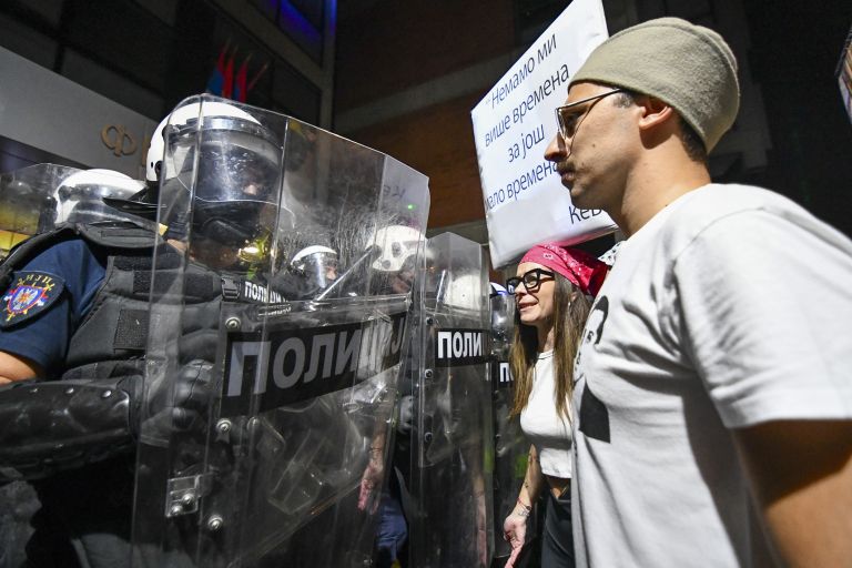 policija protestniki profimedia.jpg