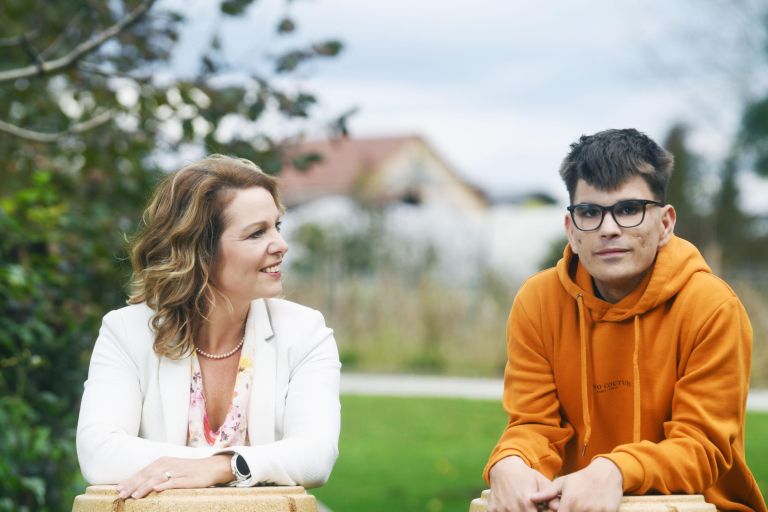 mama-urska-in-sin-lars-kajfez