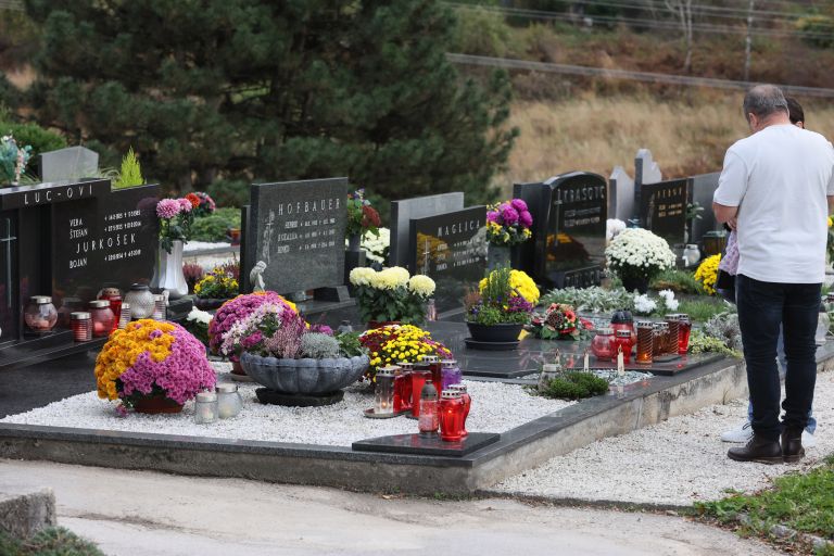 pokopalisce, celje, svece, dobrodelnost