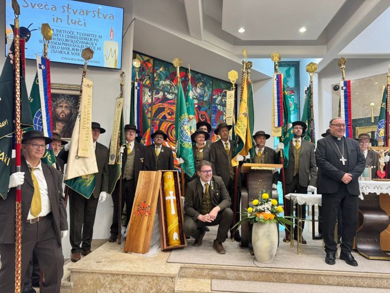 obcina-polzela, cebelarska-zveza-slovenije, papez, sveca, darilo