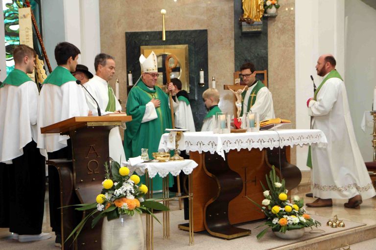 obcina-polzela, cebelarska-zveza-slovenije, papez, sveca, darilo