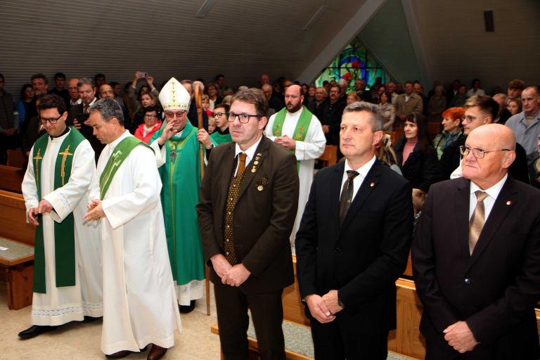 obcina-polzela, cebelarska-zveza-slovenije, papez, sveca, darilo