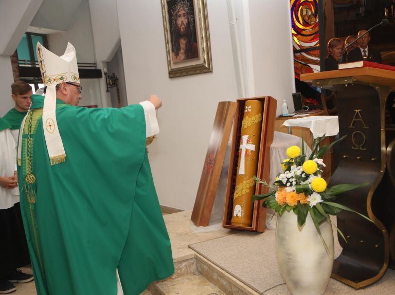 obcina-polzela, cebelarska-zveza-slovenije, papez, sveca, darilo