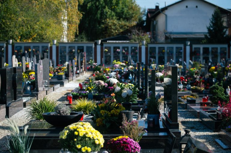 pokopališče-murska-sobota, prvi-november, 1.-november, dan-mrtvih, grob, nagrobnik, sveče, sveča