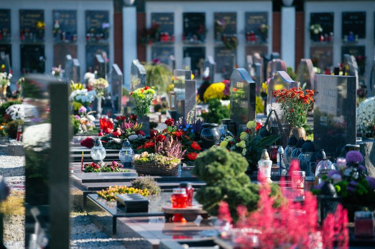 pokopališče-murska-sobota, prvi-november, 1.-november, dan-mrtvih, grob, nagrobnik, sveče, sveča