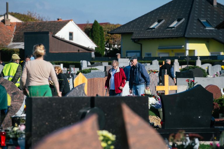 pokopališče-murska-sobota, prvi-november, 1.-november, dan-mrtvih, grob, nagrobnik, sveče, sveča