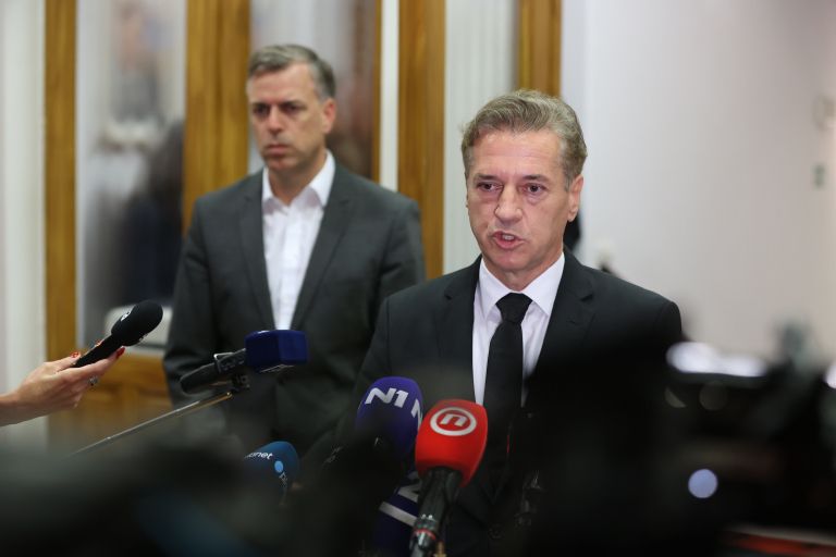 Gregor Macedoni, Robert Golob