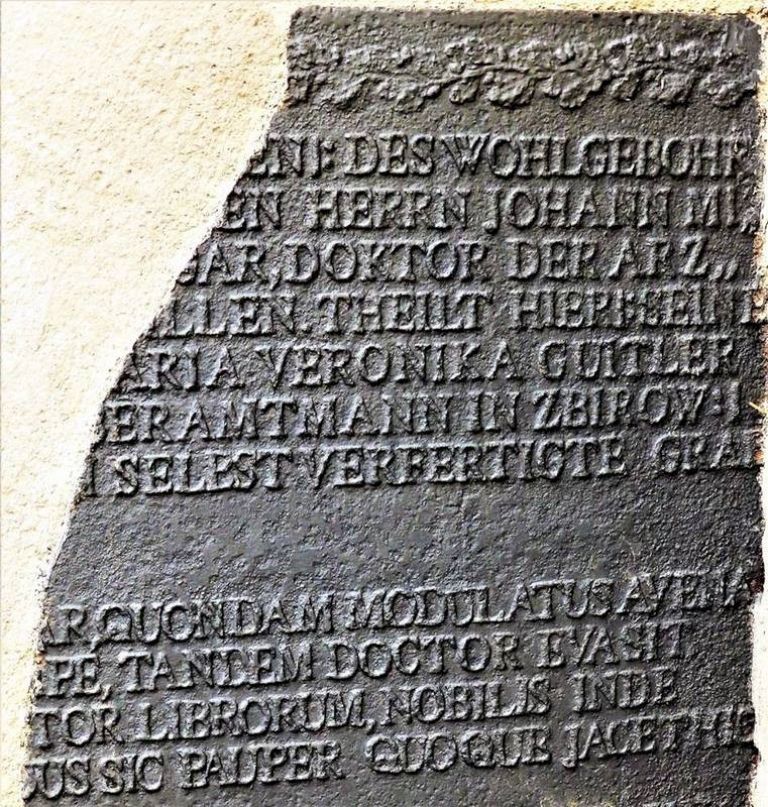 Del nagrobne plošče