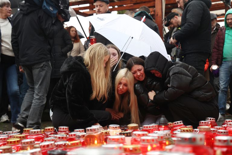 SKLOP1 lokalpatriot svece nm Robert Balen.jpg