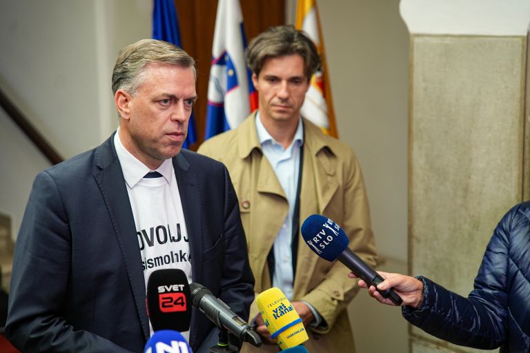 macedoni mesec Jure Klobcar.jpg