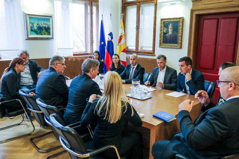 nedelja obisk STA.jpg