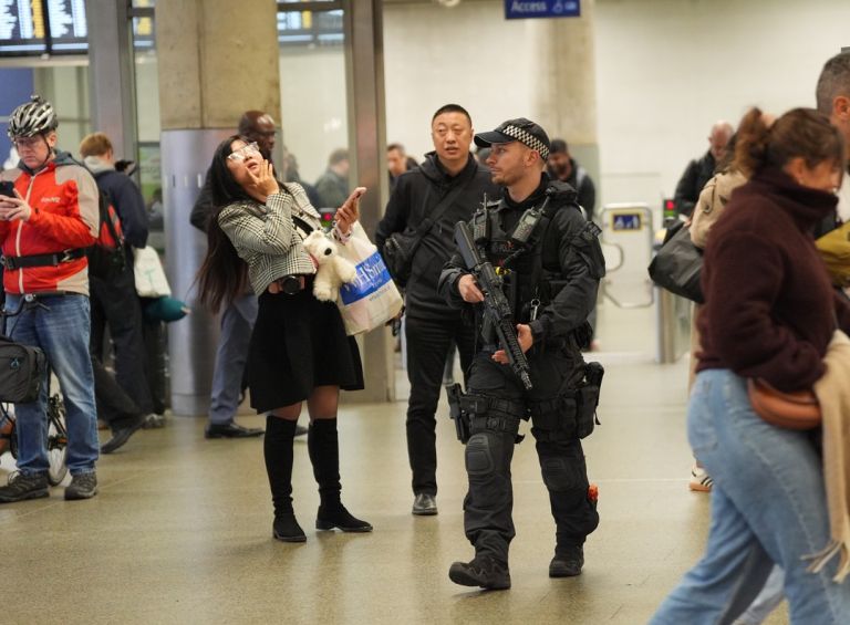 anglija policija postaja.jpg