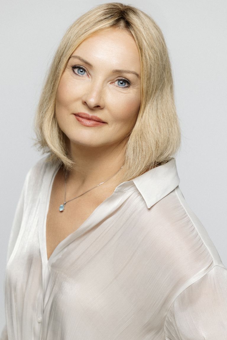 Tanja Ribič v predstavi odstre precej tančic s svoje duše. Naslednja bo na sporedu 11. decembra