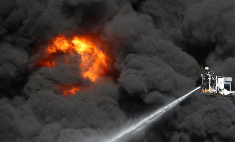 skladisce-pnevmatik, sveta-nedelja, pozar