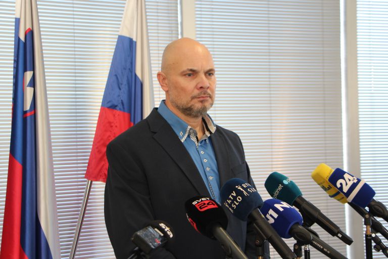 hisna-preiskava, romsko-naselje, streljanje, zaseg-orozja