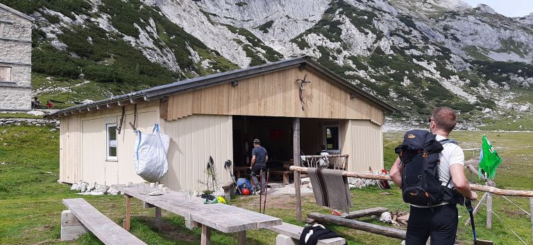 zavetišče na korošici.jpeg