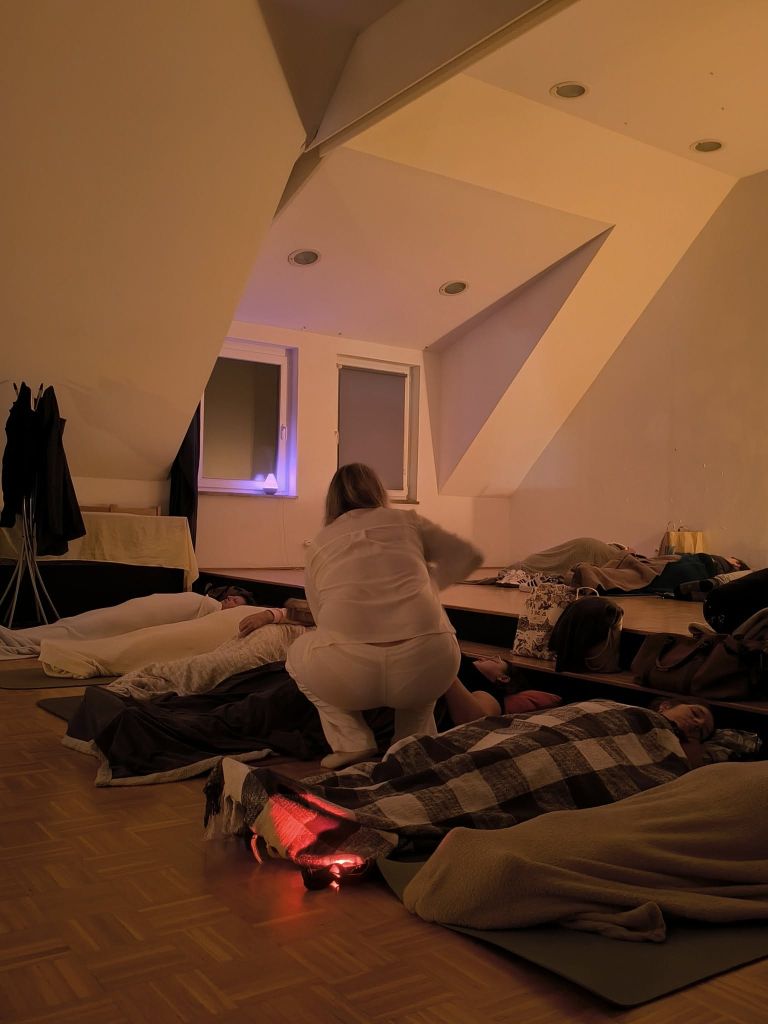 zvocna-gong-kopel, dvor, kd-dvor, irena-zupancic