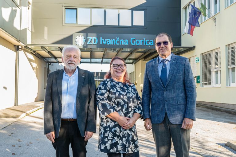 Mateja Plut Švigelj v družbi nekdanjega direktorja in župana Dušana Strnada