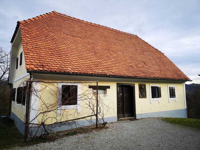 Aškerčeva hiša (5).jpg