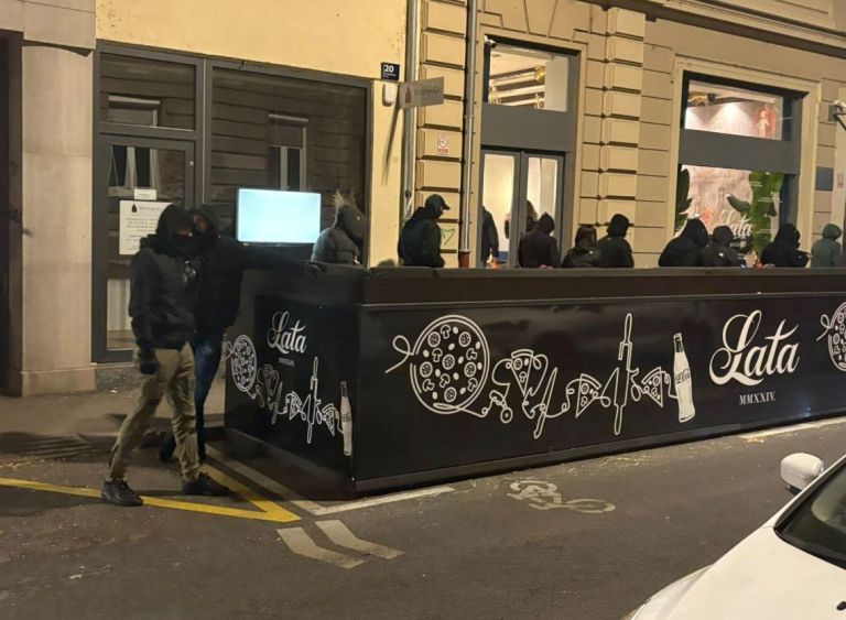 dnevi srbske kulture, zamaskirani, zagreb.jpg