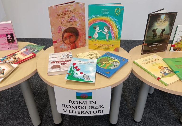 svetovni-dan-romskega-jezika, knjiznica-brezice