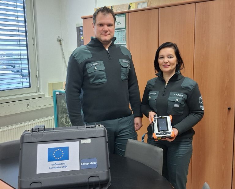 Ramanov spektroskop carina Furs