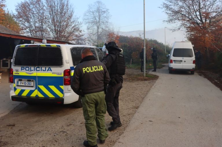 hisne-preiskave zabjak brezje novo mesto romi policija