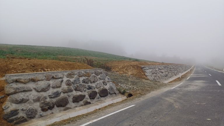 ropoča, kamniti-zid