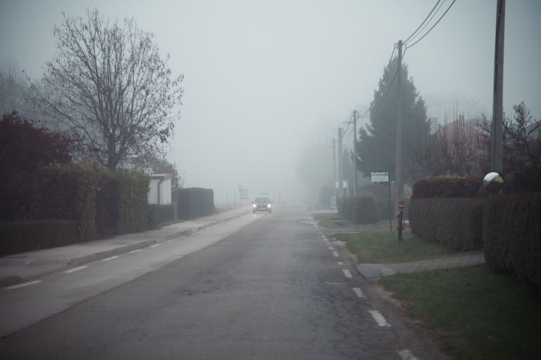 simbolična, megla, promet, slaba-vidljivost, vožnja-v-megli