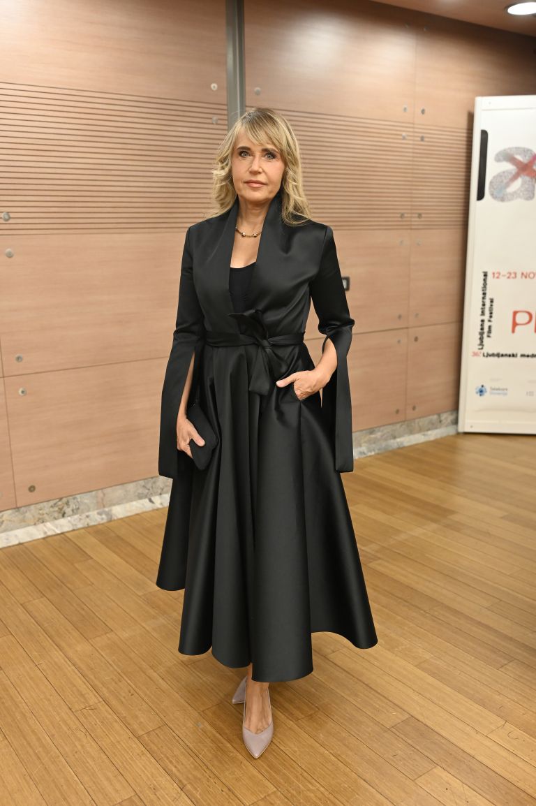 Belo se pere na devetdeset, premiera (12).jpg