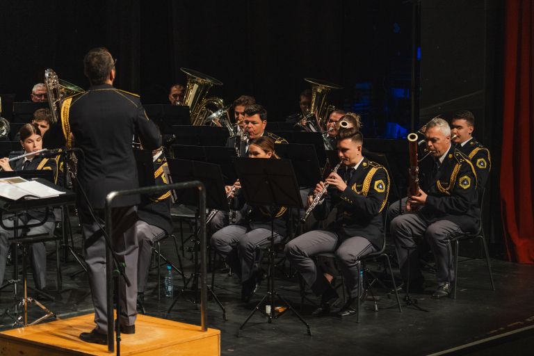 dobrodelni-koncert, policijski-orkester, eho-podpornica