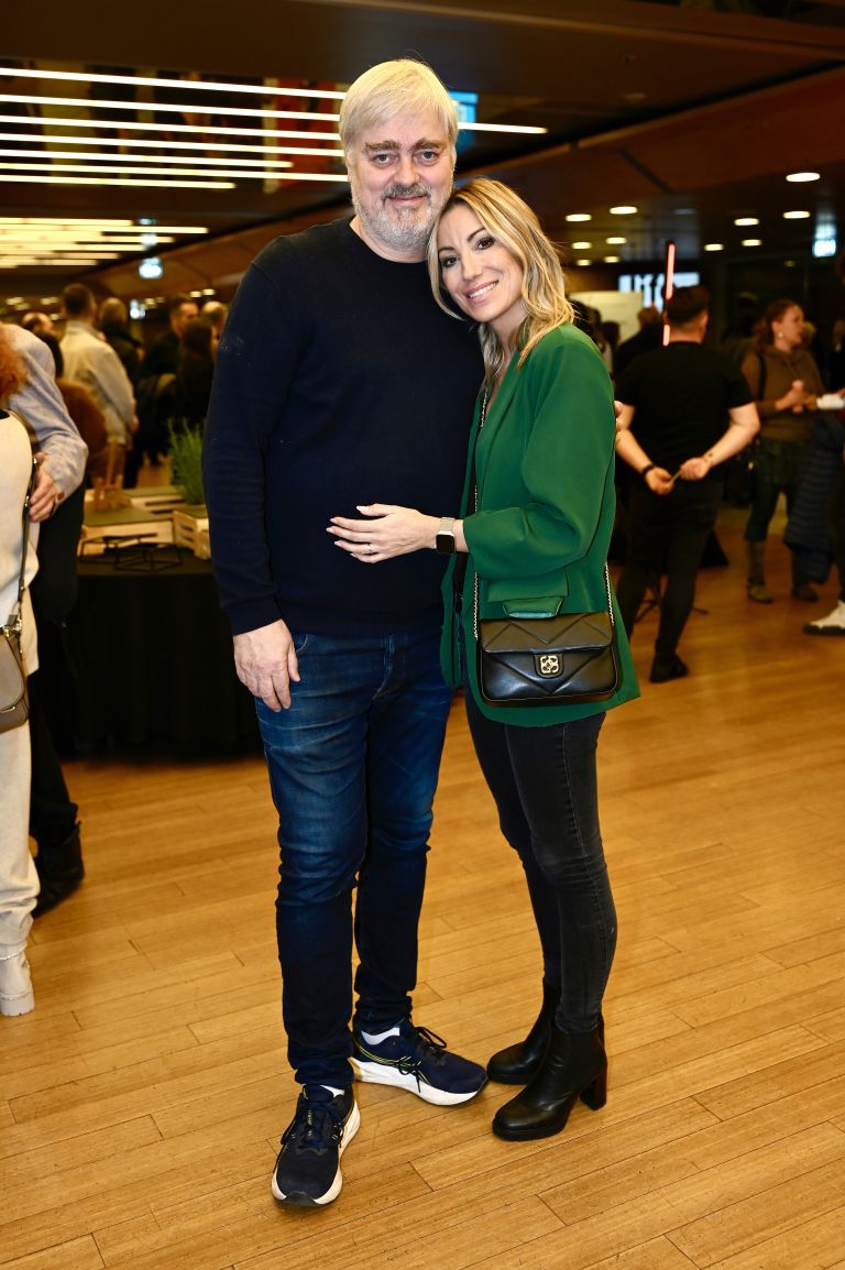 Belo se pere na devetdeset, premiera (6).jpg