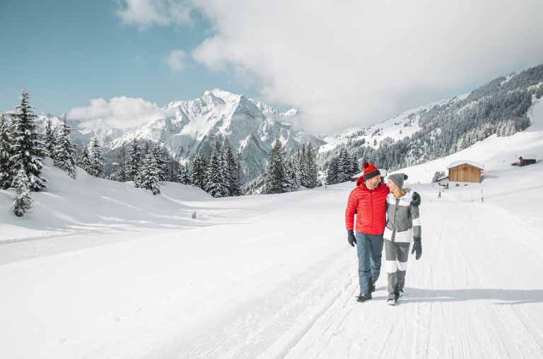 Winterwandern-im-Zillertal_Zillertal-Tourismus-GmbH_Julia-Rotter.jpg