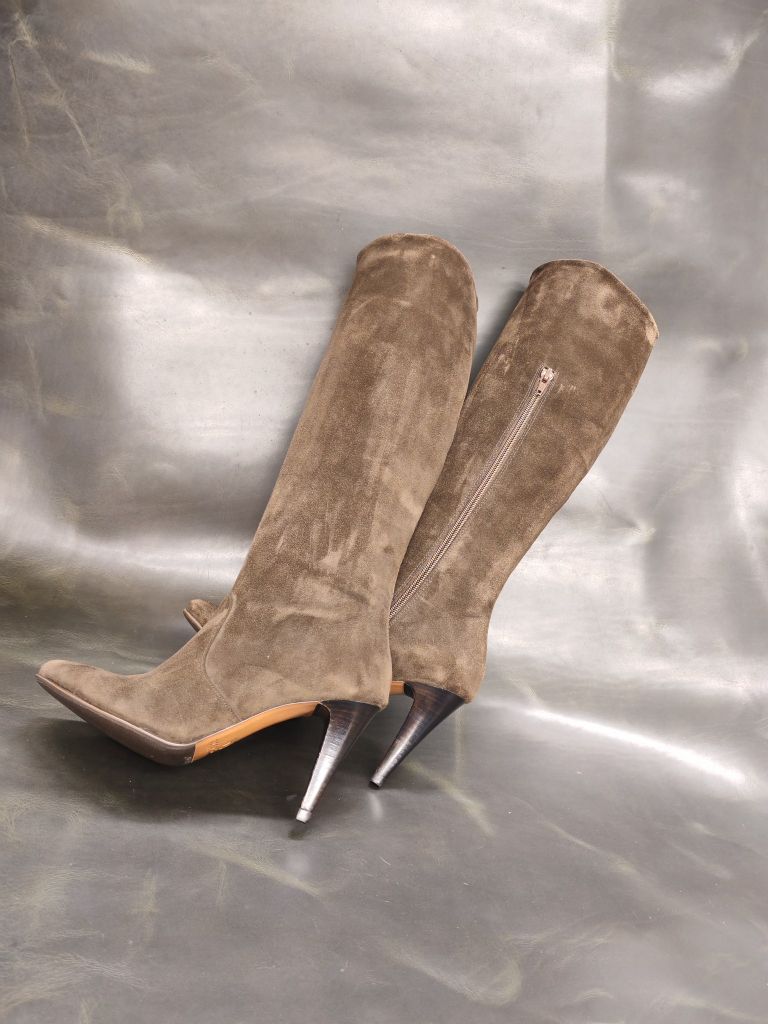 usnjeni škornji iz semiša