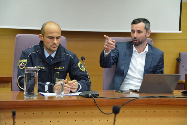 Robert Zupancic iz PU Nm in Peter Grum iz Furs.JPG