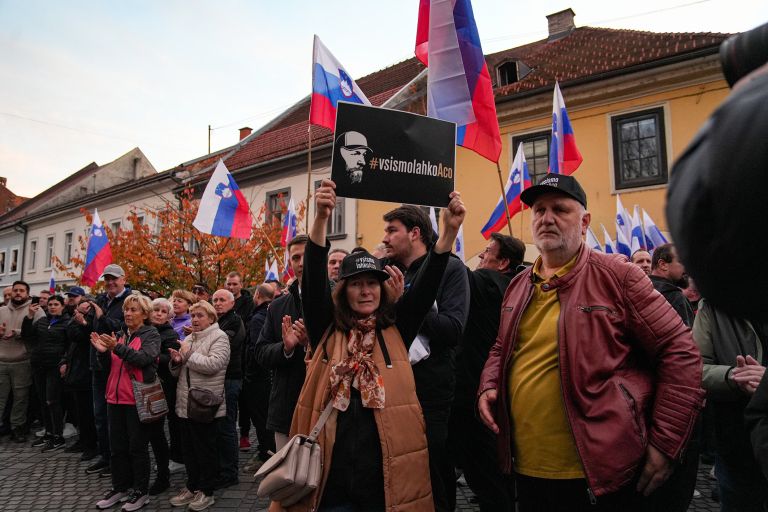 protest NM dovolj je-JK.jpg