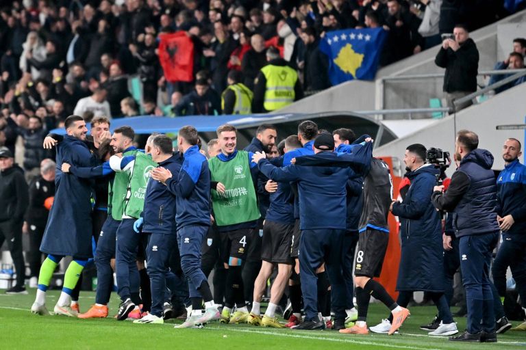 navijaci-kosovo-stozice