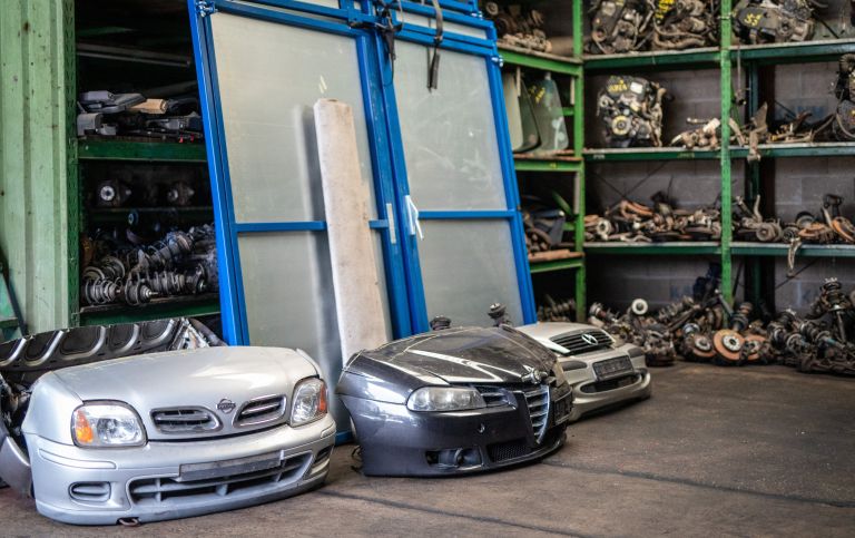 zapuščeni avtomobili, rezervni deli, reciklaža