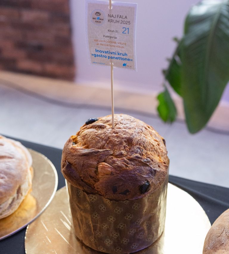 Zmagovalni inovativni kruh (Foto_Anže Krže_Mediaspeed).jpg