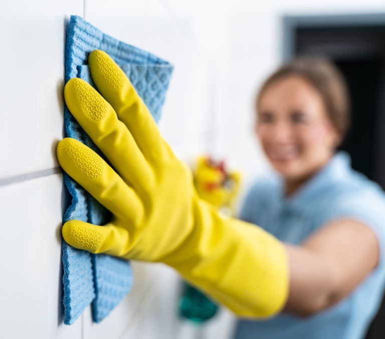 ciscenje-fug, kopalnica, soda-bikarbona