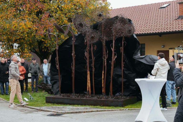 kmetija-paldauf, beeko, instalacija, soncnice, robert-jurak