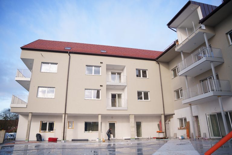 obcina-apace, poslovno-stanovanjski-objekt, zdravstvena-postaja-apace